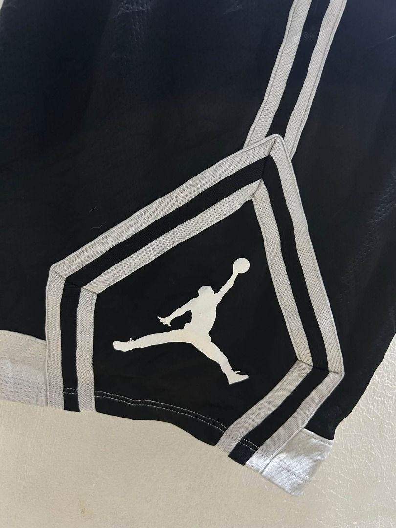 JORDAN DIAMOND SHORT (Category: Shorts) located in Caloocan City. Submitted by vntgxlocalsph (Listing ID 1467477349, Image 2). Description: DIMES : 29-33 x 20 x 12 ISSUE : MINIMAL RUNS .