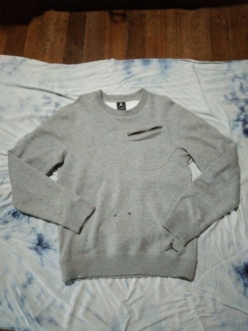 Jordan Grey Sweatshirt Size S (Category: Coats, Jackets and Outerwear) located in Camalaniugan. Submitted by mateojuliu73958 (Listing ID 1467402320, Image 1). Description: - Brand: Jordan - Color: Grey - Size: Small (Standard Fit) 20/27 - Material: Cotton & polyester blend with cozy fleece interior - Details: Embroidered Jumpman logo near hem, functional zippered chest pocket - Ribbed cuffs and collar for extra comfort - Condition: Excellent, tag