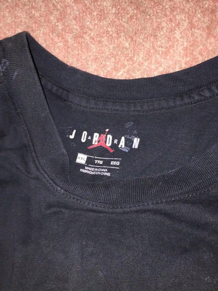 Jordan logo box tee (Category: Activewear) located in Manila. Submitted by striftvin. (Listing ID 1467451556, Image 2). Description: .