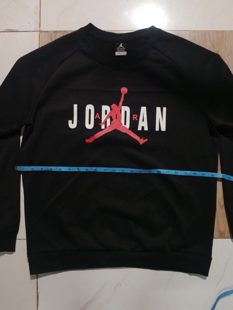 Jordan og longsleeve crewneck (Category: Activewear) located in Manila. Submitted by rei.malaya (Listing ID 1467431807, Image 3). Description: Jordan og longsleeve crewneck SIZE:xl WIDTH:22 LENGTH:26 COLORATE:9.5/10 EXCELLENT CONDITION.