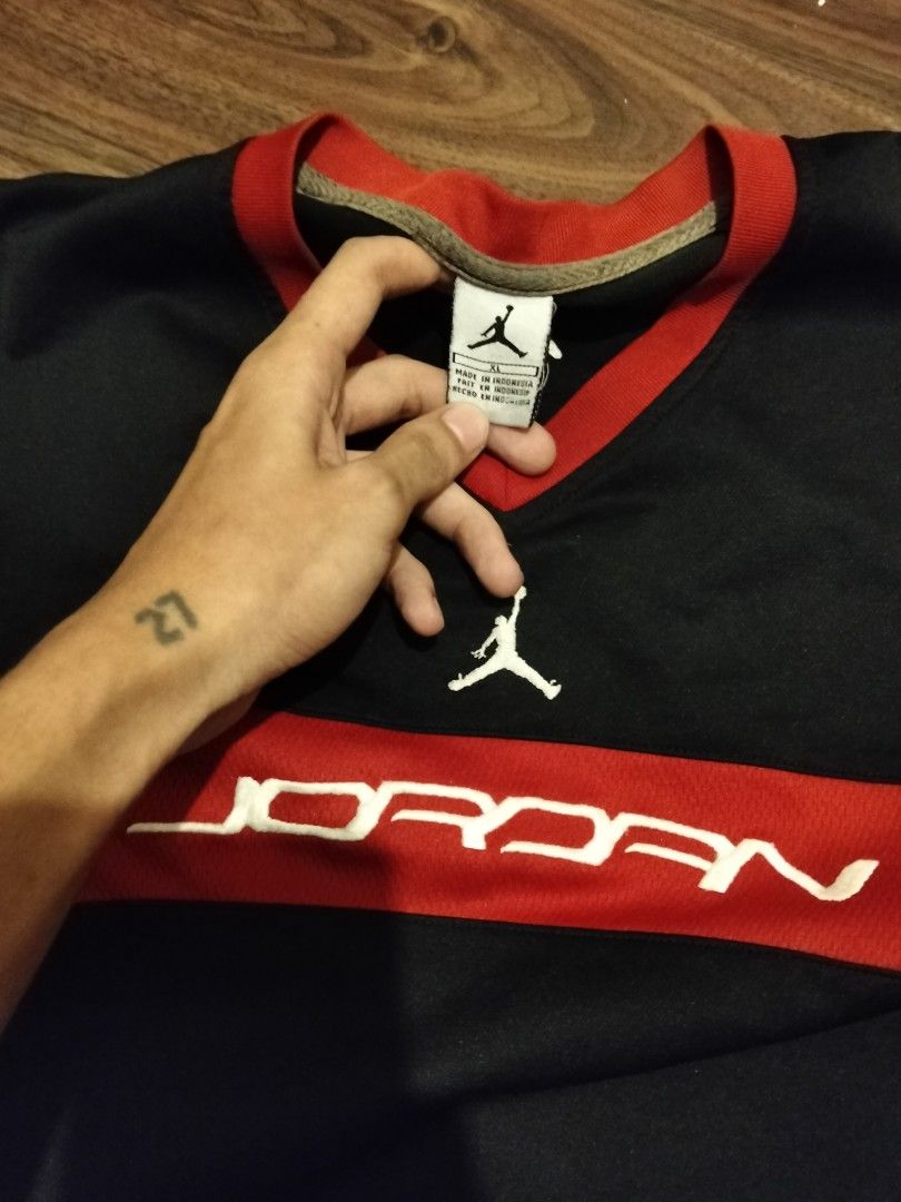 Jordan Vintage Jersey (Category: Activewear) located in Taguig. Submitted by seancrispaul227 (Listing ID 1467385063, Image 2). Description: size xl 9/10 condition 27 length 22 width complete tags.