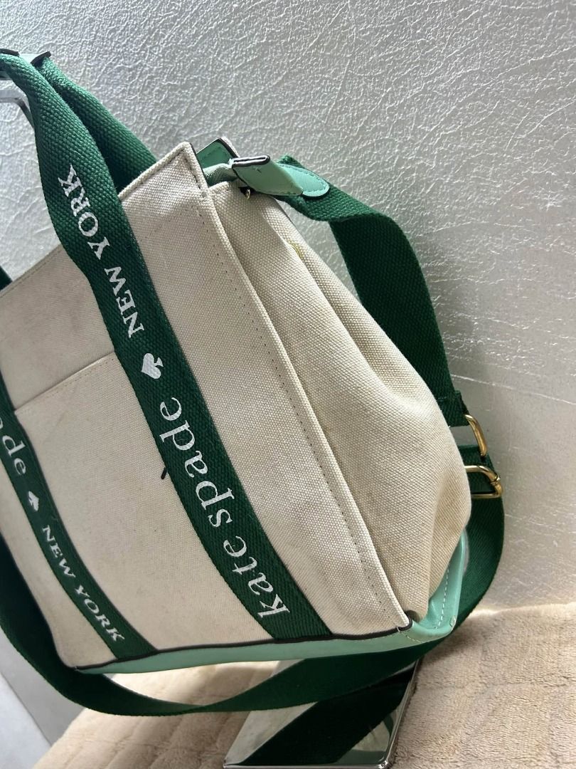 KATE SPADE 2 WAY CANVASS BAG (Category: Cross-body Bags) located in Caloocan City. Submitted by j3ngsanity (Listing ID 1467470629, Image 2). Description: ISSUE : 1 SUPER MINIMAL SCRATCH / NEED CLEANING.