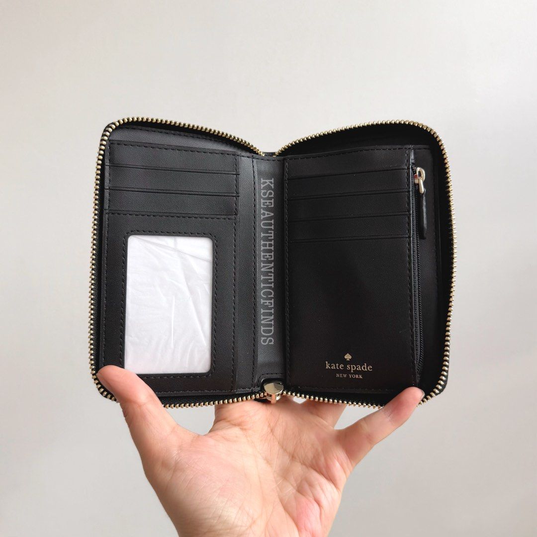 KATE SPADE Knott Medium Bifold Wallet in Black 🇨🇦 (Category: Wallets & Card holders) located in Pasig City. Submitted by kseauthenticfinds (Listing ID 1467446267, Image 3). Description: 𝗡𝗲𝘄 𝗔𝗿𝗿𝗶𝘃𝗮𝗹✨ Knott Medium Bifold Wallet in Black 🇨🇦 with tag only Pasig/Cainta on hand Product details pebbled leather 2 way script logo argento hardware interior ID window, 2 slip pockets, zip pocket, bill slot 6 interior credit card slots zip closu