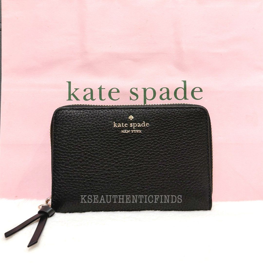 KATE SPADE Knott Medium Bifold Wallet in Black 🇨🇦 (Category: Wallets & Card holders) located in Pasig City. Submitted by kseauthenticfinds (Listing ID 1467446267, Image 1). Description: 𝗡𝗲𝘄 𝗔𝗿𝗿𝗶𝘃𝗮𝗹✨ Knott Medium Bifold Wallet in Black 🇨🇦 with tag only Pasig/Cainta on hand Product details pebbled leather 2 way script logo argento hardware interior ID window, 2 slip pockets, zip pocket, bill slot 6 interior credit card slots zip closu