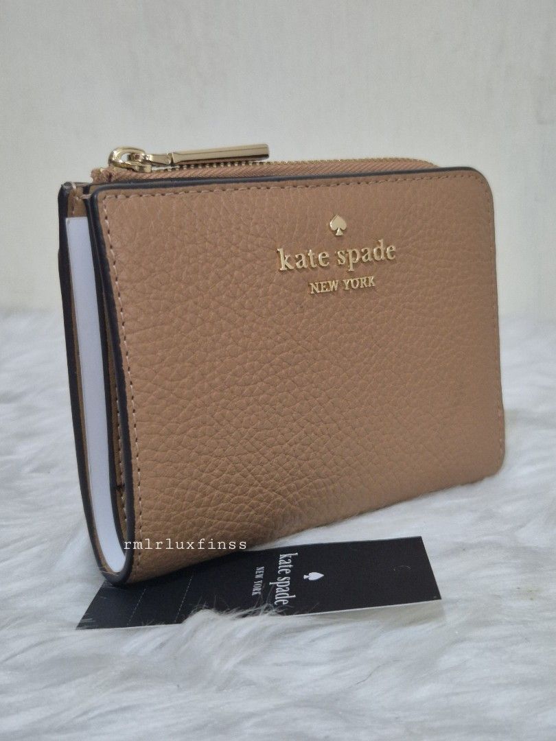 Kate♠️Spade Small Lzip Wallet🇺🇲 (Category: Luxury Bags & Wallets) located in Quezon City. Submitted by rmlrluxfinds (Listing ID 1467423333, Image 1). Description: ** brandnew ** pebbled leather ** measures 3.8"H x 4.92"W ** 2 slip pockets ** 1 bill slot ** 6 interior credit card slots ** lzip coin slot ON HAND and ready to ship ✅️tag ✅️polyplastic Disclaimer: rmlrluxfinds is not associated or afilliated to the brand presented. All copyrifhts re