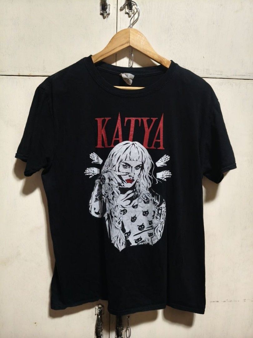 Katya Gildan (Category: Tshirts & Polo Shirts ) located in Malolos. Submitted by rthrift2026 (Listing ID 1467484653, Image 1). Description: crack print.
