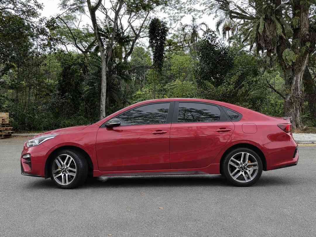 Kia Cerato 1.6 GT Line (A) (Category: Used Cars) located in Singapore. Submitted by carousell_certified_partners (Listing ID 1467533416, Image 3). Description: Well maintained high ARF unit! Highest specification GT line unit with a sporty GT line styling kit, Sunroof, flat bottom sports steering, electric memory ventilated & heated seats and wireless charging! Very well maintained unit with no major repairs needed! Call now to view this unit! Fe