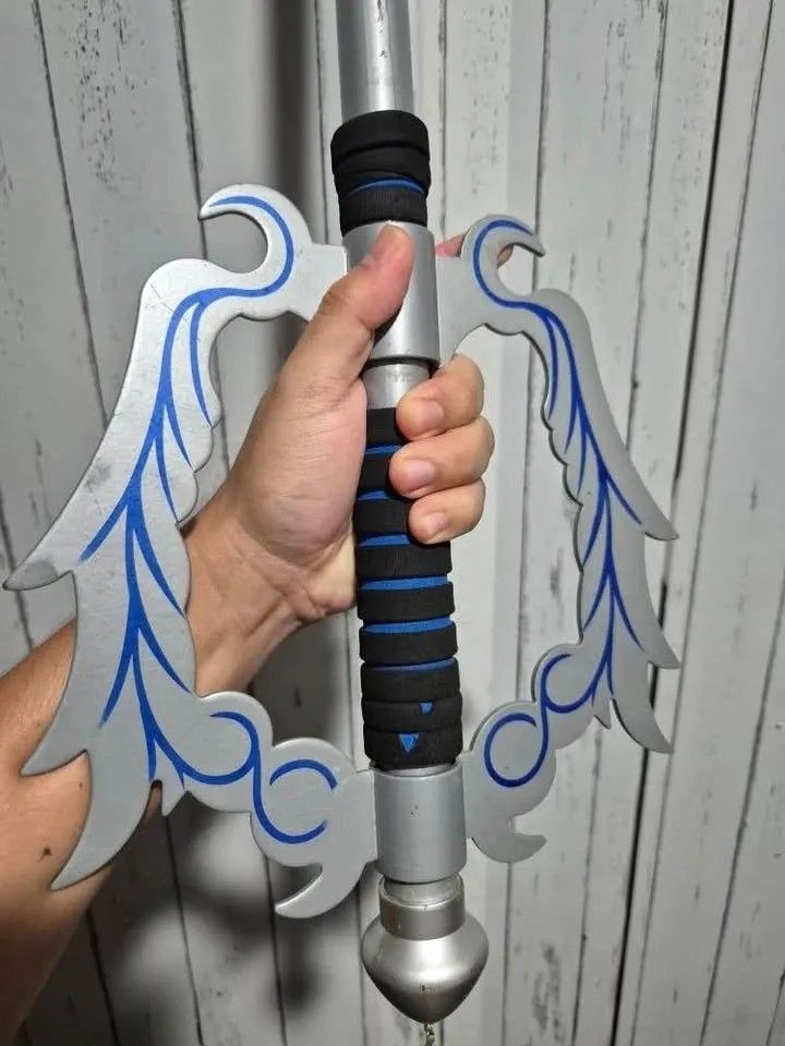Kingdom Hearts Keyblade Cosplay Prop Silver Blue (Category: Character Goods) located in Makati City. Submitted by toyboxstory (Listing ID 1467445870, Image 2). Description: Kingdom Hearts OATHKEEPER 32 inches display, BAKAL mabigat For collection or pwede mo rin ipanghampas or cosplay. May konting wear and tear na pwede naman ipa-restore. Bought for 3K. - Handmade Kingdom Hearts Keyblade prop, perfect for cosplays and photo shoots - Comfortable g