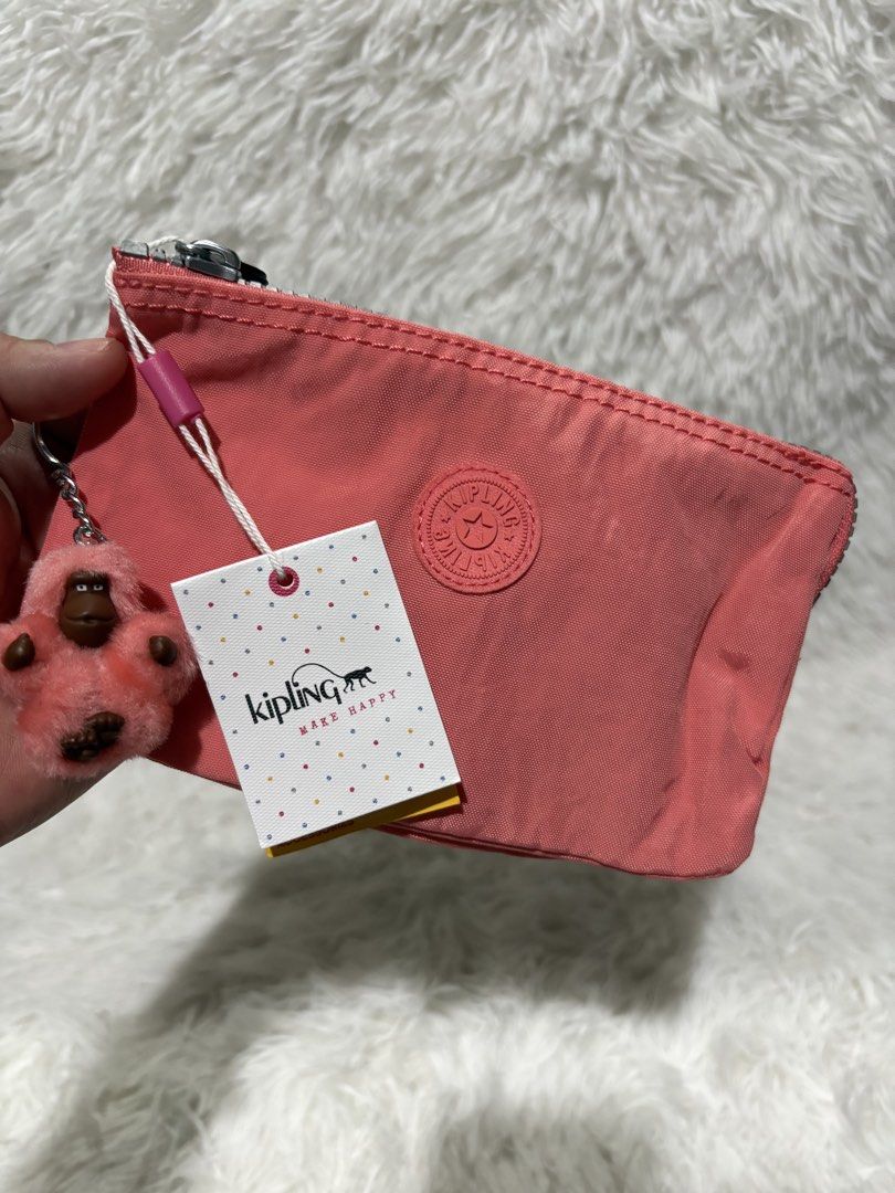 Kipling creativity pouch Large (Category: Purses & Pouches) located in Baguio. Submitted by rheaanne07 (Listing ID 1467515563, Image 1). Description: Brandnew orig Flaw: nagsstart ba magbakbak ung leather sa side.