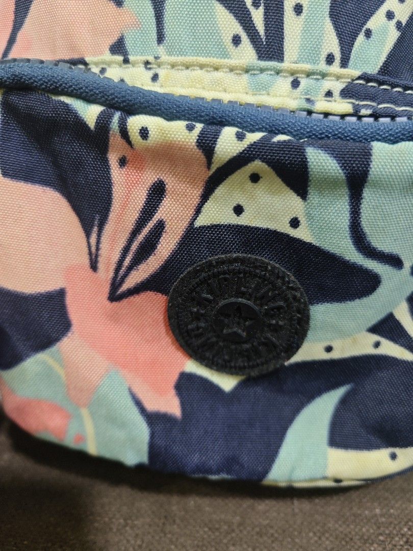 Kipling mini sling/backpack (Category: Backpacks) located in Pili. Submitted by zaneombao03491 (Listing ID 1467372508, Image 2). Description: .