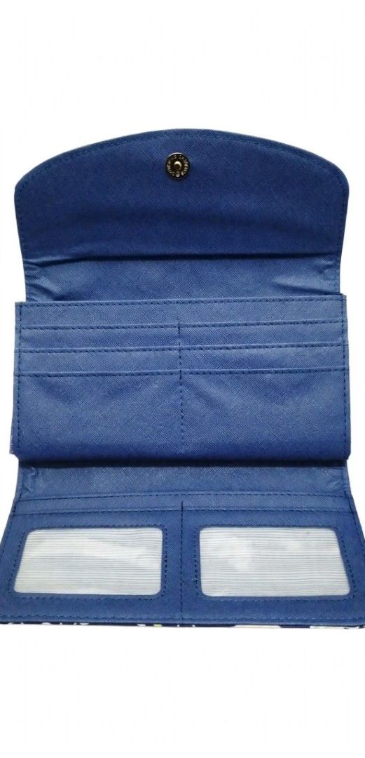 Kipling Navy Blue Leaf Pattern Trifold Wallet with Box (Category: Wallets & Card holders) located in Manila. Submitted by roseannlmn66895 (Listing ID 1467586673, Image 2). Description: ✨ AUTHENTIC KIPLING WALLET - BRAND NEW ✨ Model: Kipling Money Land Snap Wallet Color: Blue / White Leaf Print (rare) Condition: Brand new, never used - with box ✔️ Complete with box ✔️ Snap button with factory code OK. ✔️ Striped Kipling lining inside ✔️ Many card 