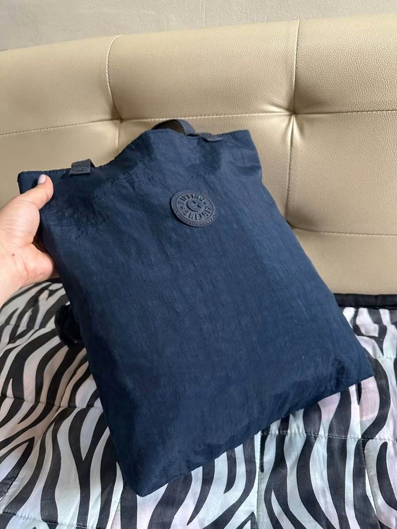 Kipling Tote Bag (Category: Tote Bags) located in Las Pinas. Submitted by wisedragon-84af (Listing ID 1467383963, Image 3). Description: .
