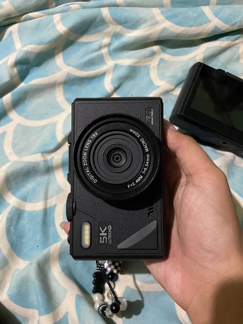 Kitbeez DigiCam (Category: Cameras) located in Manila. Submitted by polasolah (Listing ID 1467399838, Image 3). Description: Issue: few button need ipush ng madiin, aside from that everything is good. with memory card with box buyers shoulders shipping charger niya is type C so di ka mahihirapan hanapan.