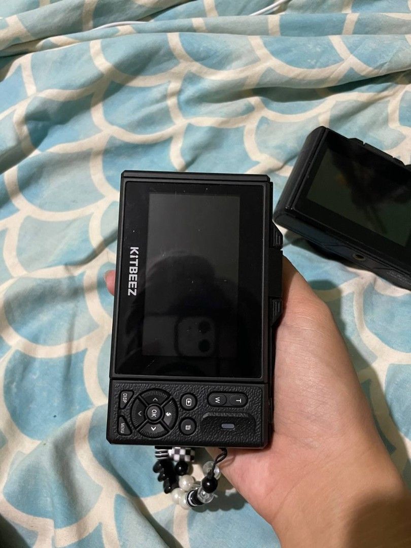 Kitbeez DigiCam (Category: Cameras) located in Manila. Submitted by polasolah (Listing ID 1467399838, Image 2). Description: Issue: few button need ipush ng madiin, aside from that everything is good. with memory card with box buyers shoulders shipping charger niya is type C so di ka mahihirapan hanapan.