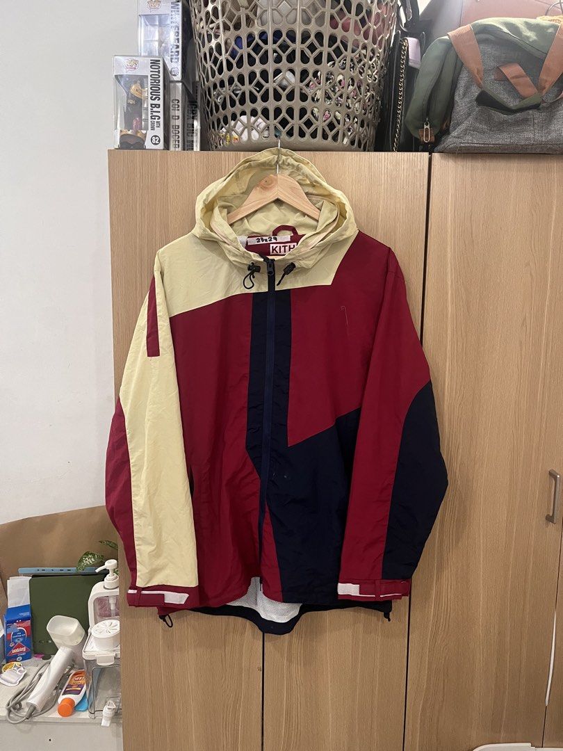 KITH Windbreaker (Category: Coats, Jackets and Outerwear) located in Mandaluyong City. Submitted by tatin_abad07 (Listing ID 1467548826, Image 1). Description: Kith Windbreaker Large, 23x29 Condition: 9.5/10 Issue: crackprints ₱550.00.