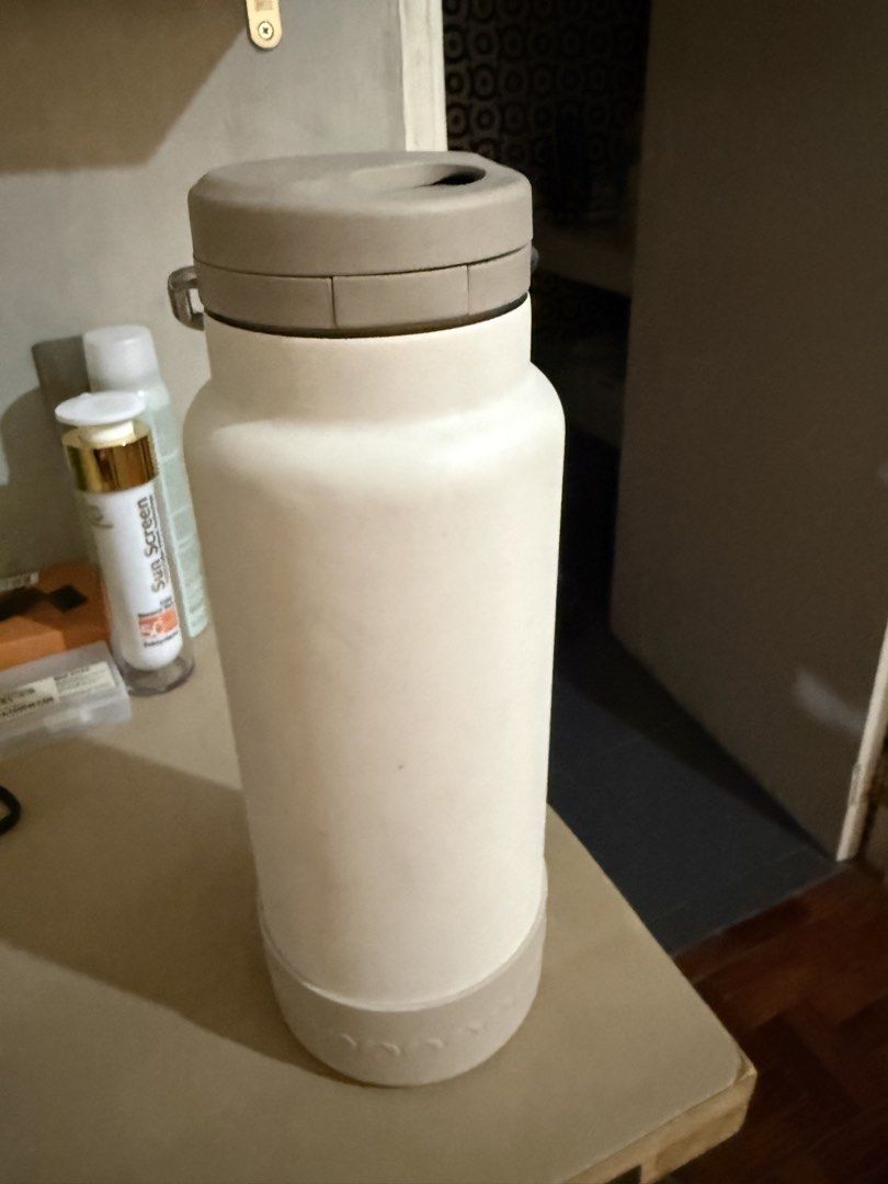 Klean Kanteen 32oz (Category: Everything Else Others) located in Quezon City. Submitted by ysailafrades (Listing ID 1467395412, Image 3). Description: Used with signs of usage Insulation working well.