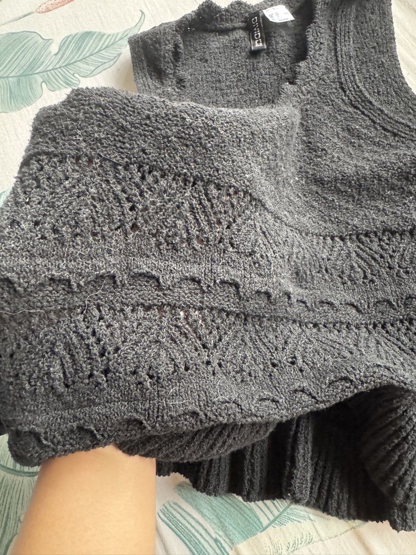 Knit top (Category: Sleeveless) located in Quezon City. Submitted by pvcrr50142 (Listing ID 1467377063, Image 3). Description: Buy the knit top Free 2 assymetrical tank tops.