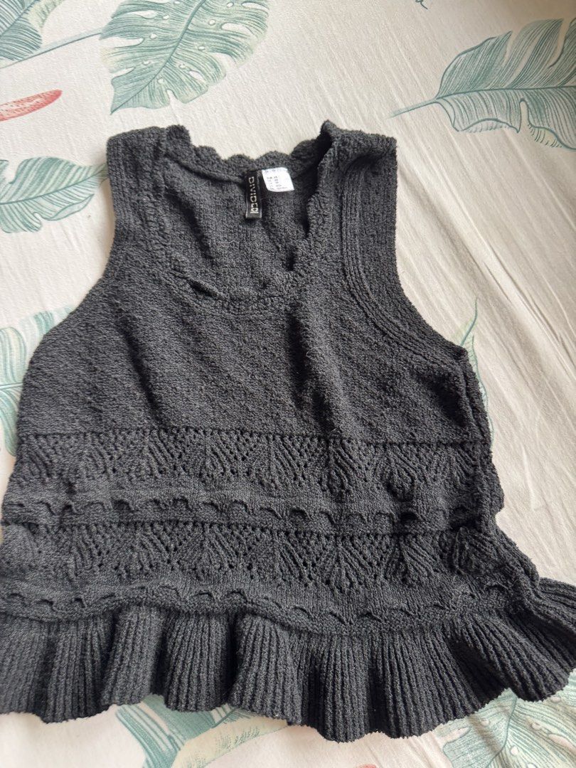 Knit top (Category: Sleeveless) located in Quezon City. Submitted by pvcrr50142 (Listing ID 1467377063, Image 2). Description: Buy the knit top Free 2 assymetrical tank tops.