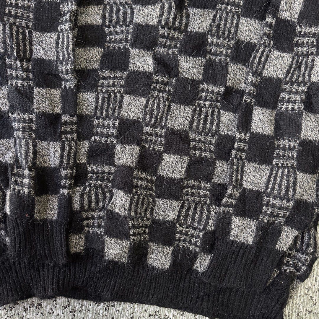 Knited Polo Sweater (Category: Coats, Jackets and Outerwear) located in Baguio. Submitted by secondoption.ph (Listing ID 1467395304, Image 3). Description: Size medium Length 24.5 Width 21.5.