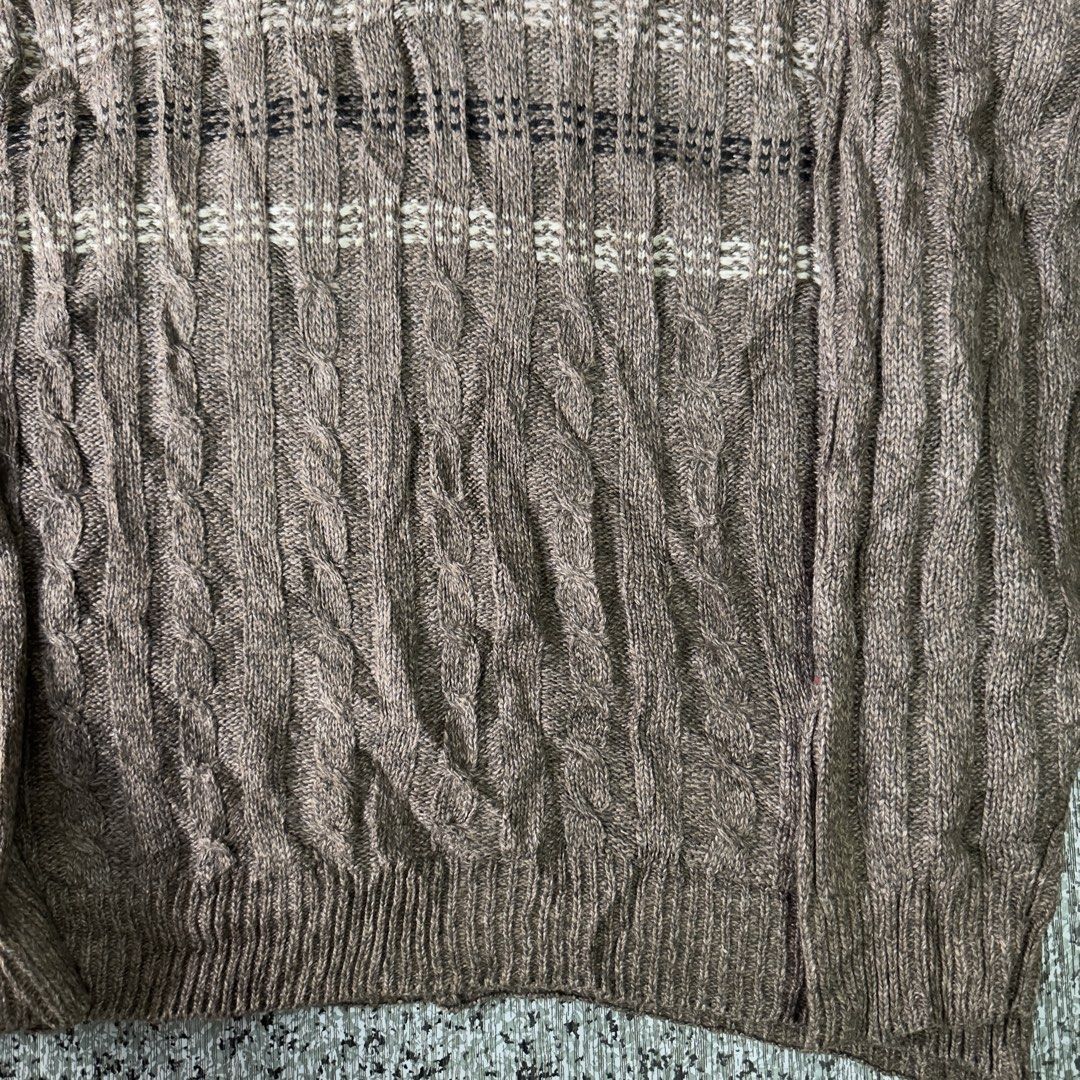 Knited Polo Sweater (Category: Coats, Jackets and Outerwear) located in Baguio. Submitted by secondoption.ph (Listing ID 1467399394, Image 3). Description: Size medium Length 26.5 Width 22.5.