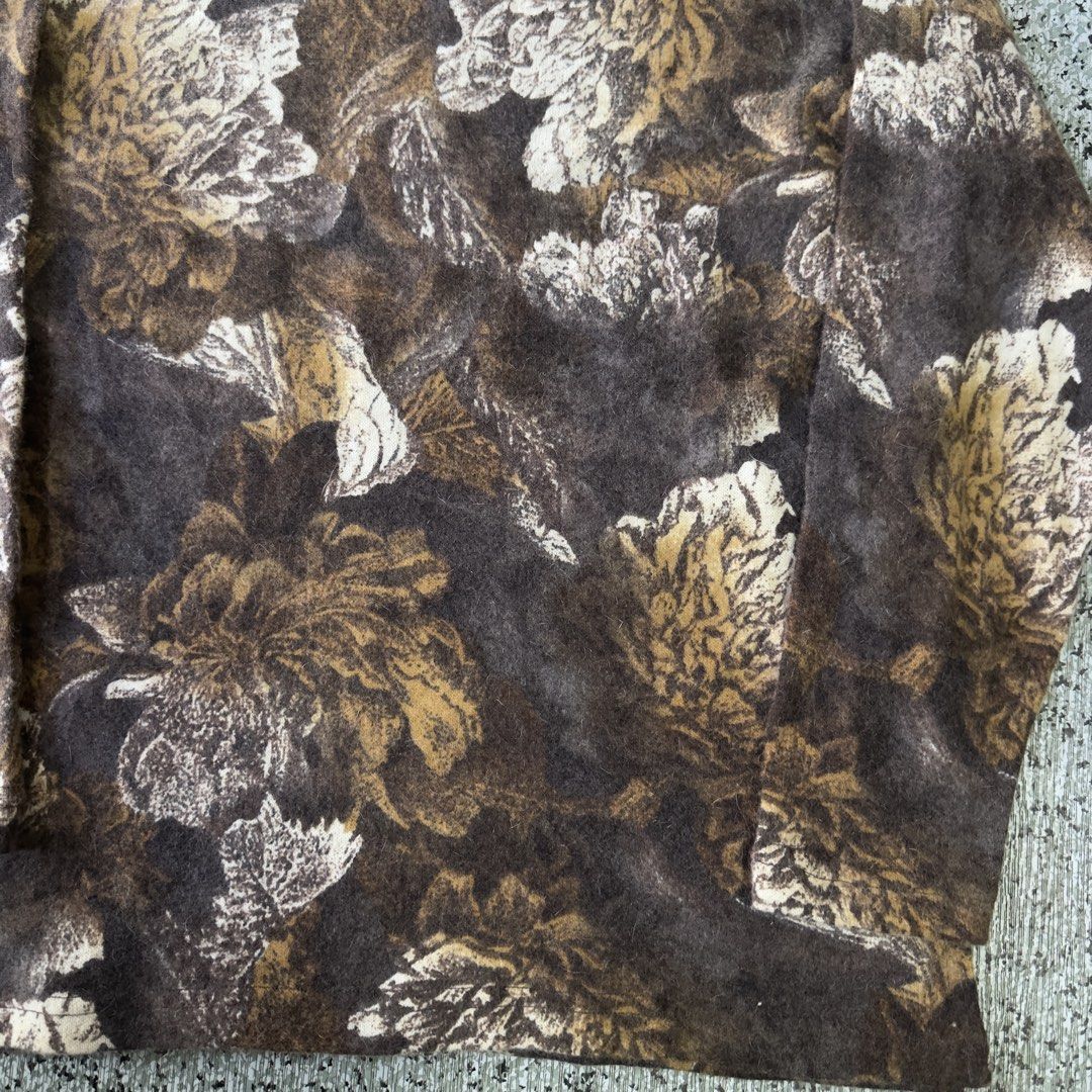Knited Sweater (Category: Coats, Jackets and Outerwear) located in Baguio. Submitted by secondoption.ph (Listing ID 1467393914, Image 3). Description: Size medium Length 26 Width 22.