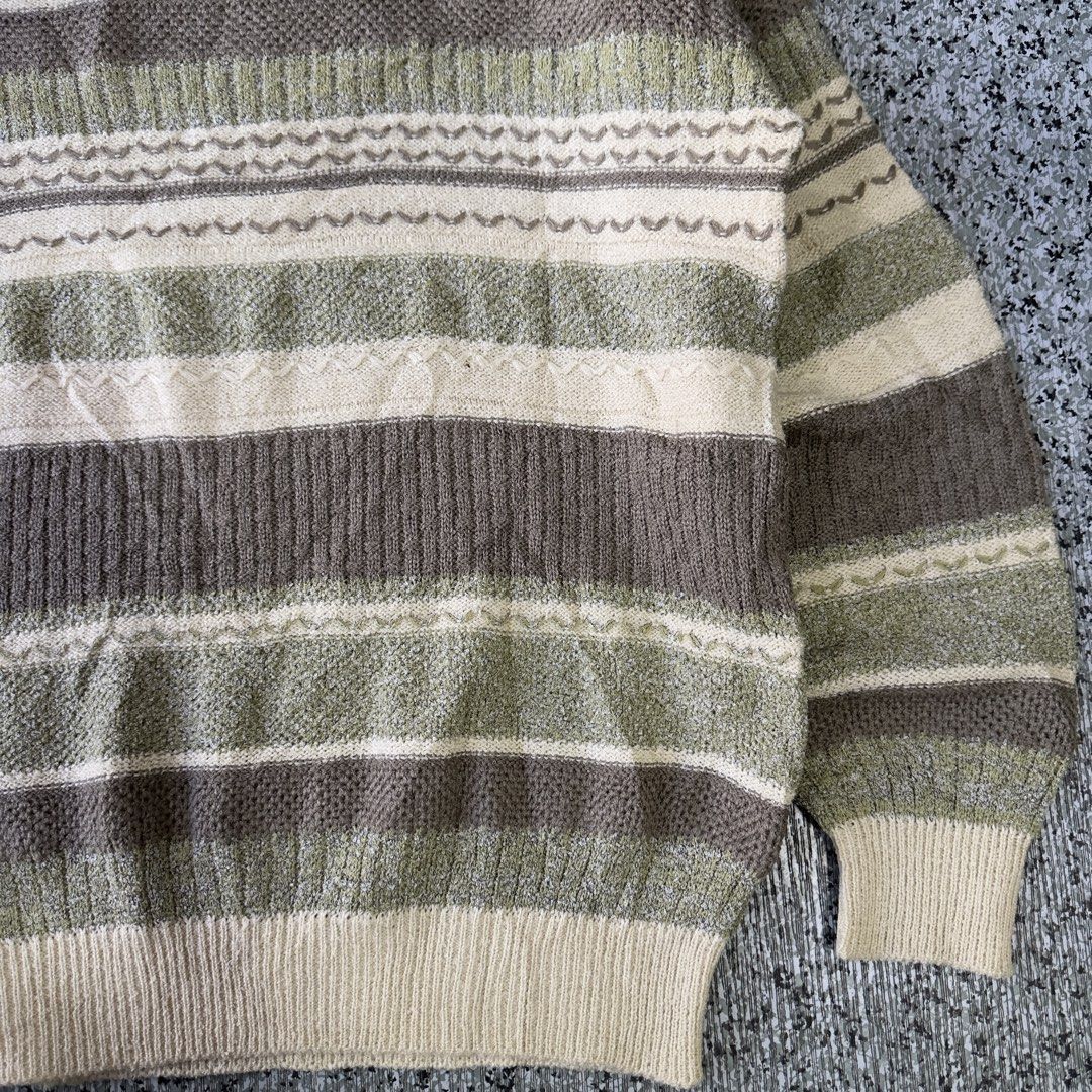 Knited Sweater (Category: Coats, Jackets and Outerwear) located in Baguio. Submitted by secondoption.ph (Listing ID 1467395179, Image 3). Description: Size medium Length 26.5 Width 24.
