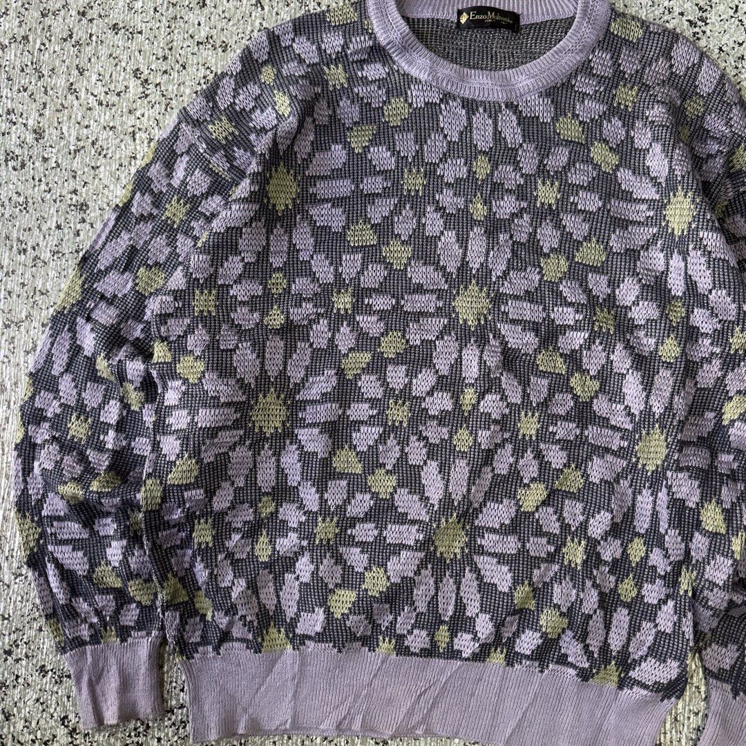 Knited Sweater (Category: Coats, Jackets and Outerwear) located in Baguio. Submitted by secondoption.ph (Listing ID 1467396750, Image 2). Description: Size medium Length 25 Width 22.