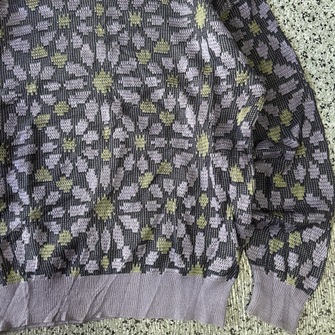 Knited Sweater (Category: Coats, Jackets and Outerwear) located in Baguio. Submitted by secondoption.ph (Listing ID 1467396750, Image 3). Description: Size medium Length 25 Width 22.