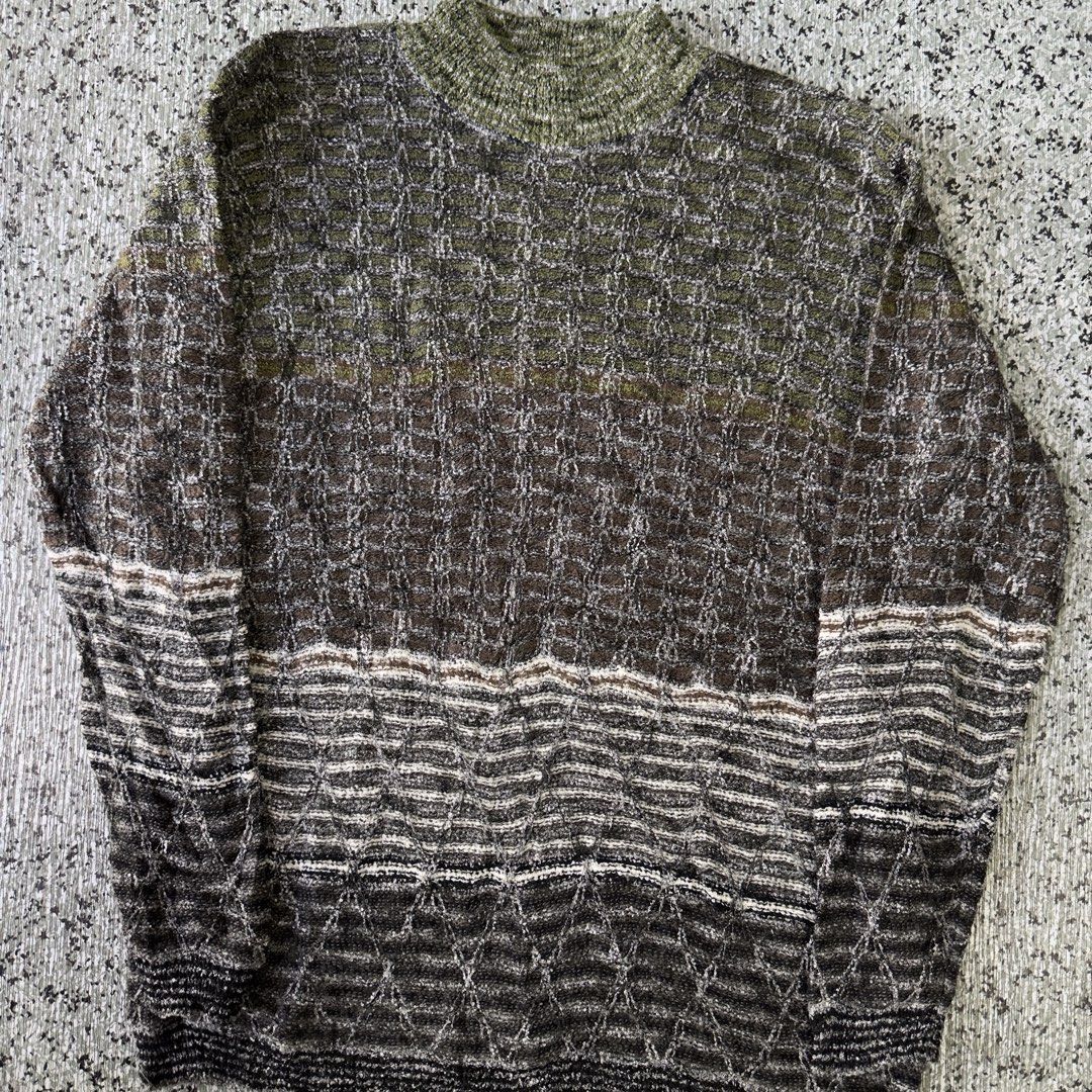 Knited Sweater (Category: Coats, Jackets and Outerwear) located in Baguio. Submitted by secondoption.ph (Listing ID 1467397631, Image 2). Description: Size medium Length 25.5 Width 21.