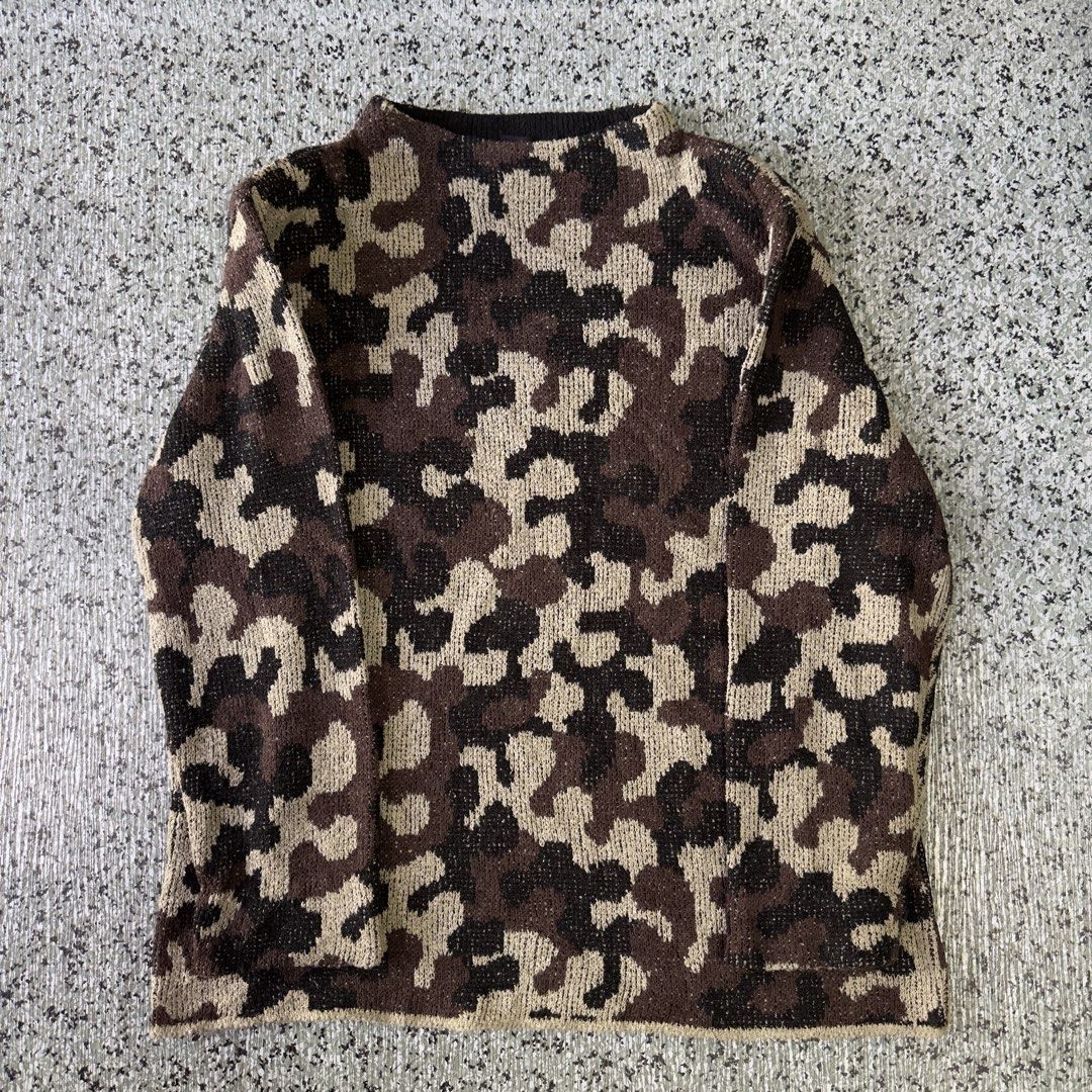 Knited Sweater (Category: Coats, Jackets and Outerwear) located in Baguio. Submitted by secondoption.ph (Listing ID 1467398283, Image 1). Description: Size medium Length 24 Width 21.5.