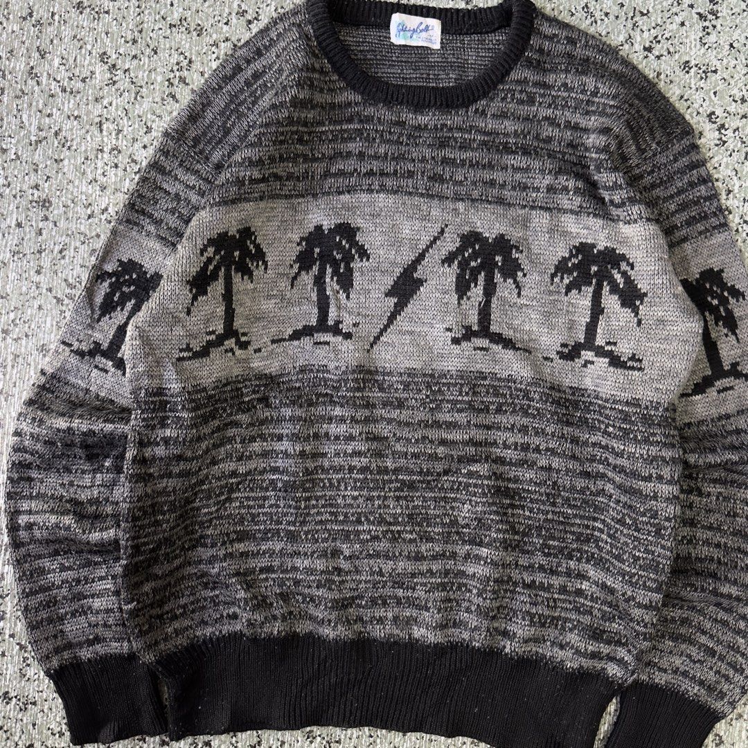 Knited Sweater (Category: Coats, Jackets and Outerwear) located in Baguio. Submitted by secondoption.ph (Listing ID 1467398512, Image 2). Description: Size medium Length 23 Width 19.
