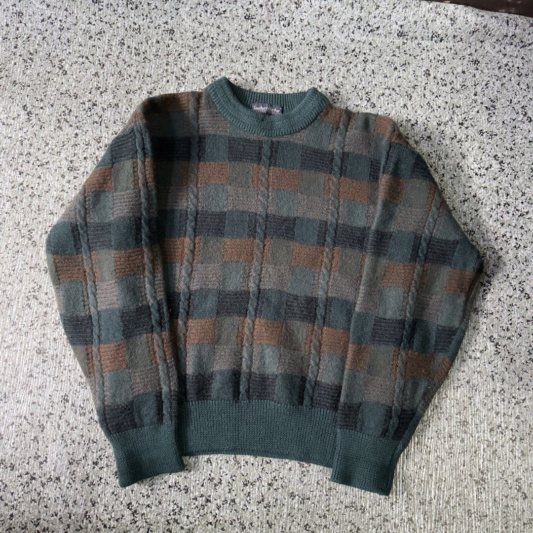 Knited Sweater (Category: Coats, Jackets and Outerwear) located in Baguio. Submitted by secondoption.ph (Listing ID 1467401086, Image 1). Description: Size small-med Length 21 Width 19.