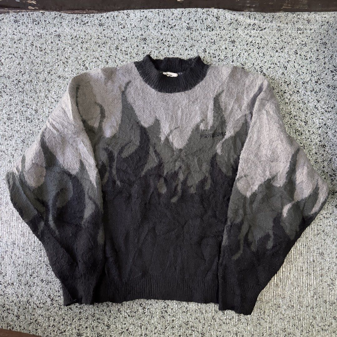 Kniter Sweater (Category: Coats, Jackets and Outerwear) located in Baguio. Submitted by secondoption.ph (Listing ID 1467395947, Image 1). Description: Size medium Length 25.5 Width 25.5.