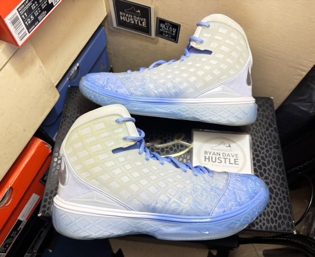 Kobe 3 Protro Christmas (Category: Sneakers) located in Quezon City. Submitted by ryandavehustle (Listing ID 1467437755, Image 1). Description: Wts/Wtt 3,999 Pesos Firm! Kobe 3 Protro Christmas Size 10 / With OG Box Used 2x for playing (9/10 Condition) Meetup: Novaliches QC, Sm North Edsa, Sm Fairview Can do shipping nationwide Can do COP via LBC (1k dp to avoid flaking) IG and FB: Ryan Dave Hustle.