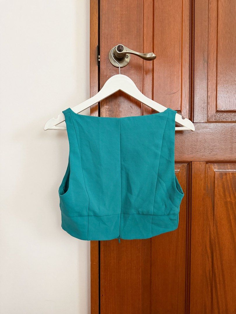 Kookai Teal Crop Top (Category: Sleeveless) located in Paranaque City. Submitted by consciouscleanout (Listing ID 1467486276, Image 2). Description: New and unused. US 8, fits M-L Retail $130 AUD.