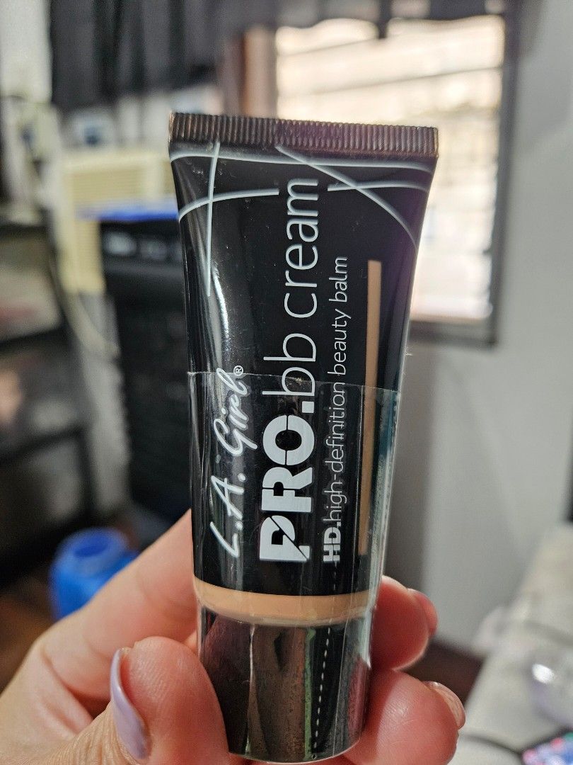 L.A. Girl HD Pro BB cream Light Medium (Category: Makeup) located in Manila. Submitted by ms_yna13 (Listing ID 1467364500, Image 3). Description: Simplify your makeup routine with all-in-one skin beautifying PRO.bb Cream. This powerful multi-tasker primes, moisturizes, and evens out skin tone with a tint of coverage for a natural look. Added vitamin B3, vitamin C and vitamin E hydrates and helps improves skin’s appearance while you wear. Perfect 