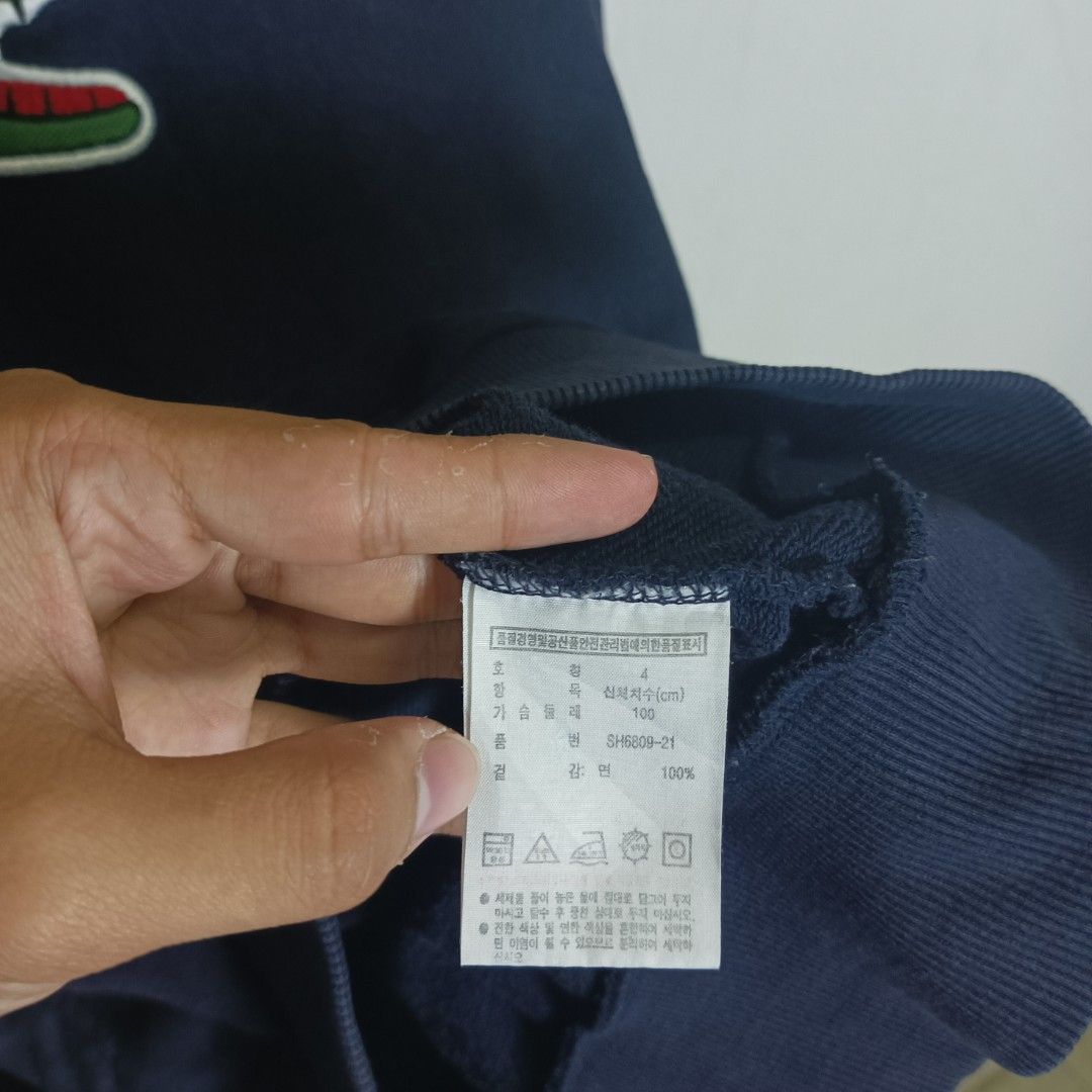 Lacoste Big Logo (Category: Hoodies) located in Marawi City. Submitted by rajieeee (Listing ID 1467525457, Image 3). Description: 500 only firm price Good Condition Color rate 9/10 Authentic 💯 23 by 28 Please check the photos for the issues.