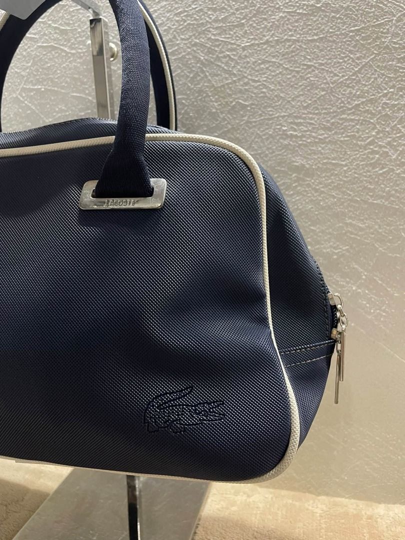 LACOSTE BOWLING BAG (Category: Cross-body Bags) located in Caloocan City. Submitted by j3ngsanity (Listing ID 1467471910, Image 3). Description: ISSUE : MIN RUST STAIN SA MGA HARDWARE.