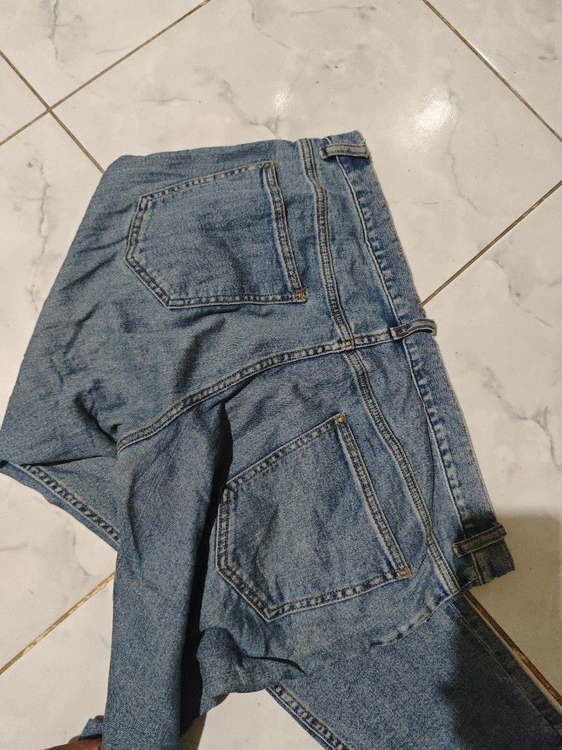 Lacoste live jeans (Category: Jeans) located in Binalbagan. Submitted by Kristoffer_Arguelles (Listing ID 1467492955, Image 3). Description: w33 L32 actual 34-35 waist length 40.5 no scratches sa hita authentic button fly.