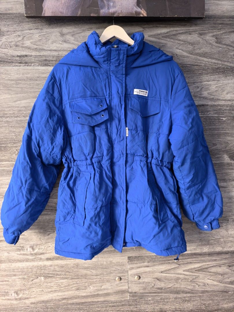 Ladies garter waist puffer jacket (Category: Coats, Jackets and Outerwear) located in Paranaque City. Submitted by 28th_prelove (Listing ID 1467409119, Image 2). Description: Zero degrees jacket Garter waist Used once.