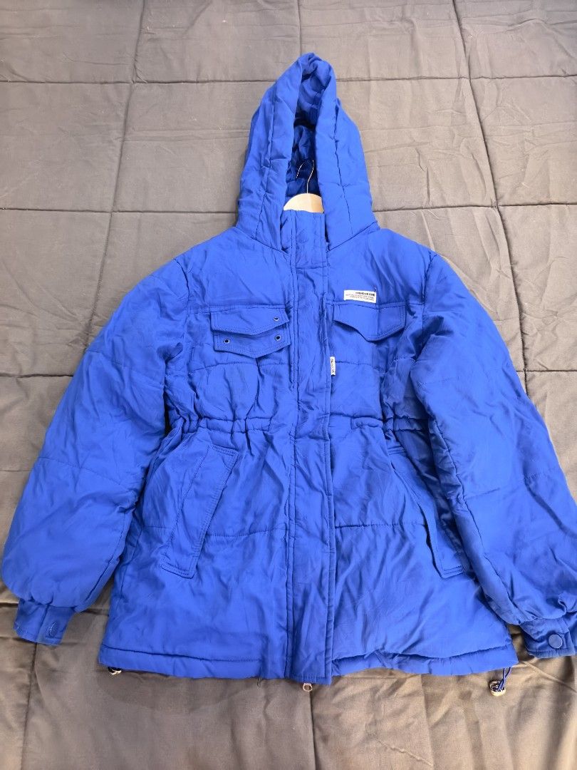 Ladies garter waist puffer jacket (Category: Coats, Jackets and Outerwear) located in Paranaque City. Submitted by 28th_prelove (Listing ID 1467409119, Image 3). Description: Zero degrees jacket Garter waist Used once.