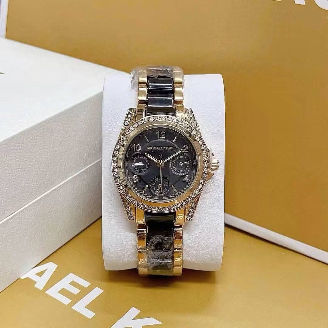 Ladies watch (Category: Women's Watches) located in Manila. Submitted by raredeer-4deb4e (Listing ID 1467484122, Image 1). Description: with box and paperbag pm for orders.