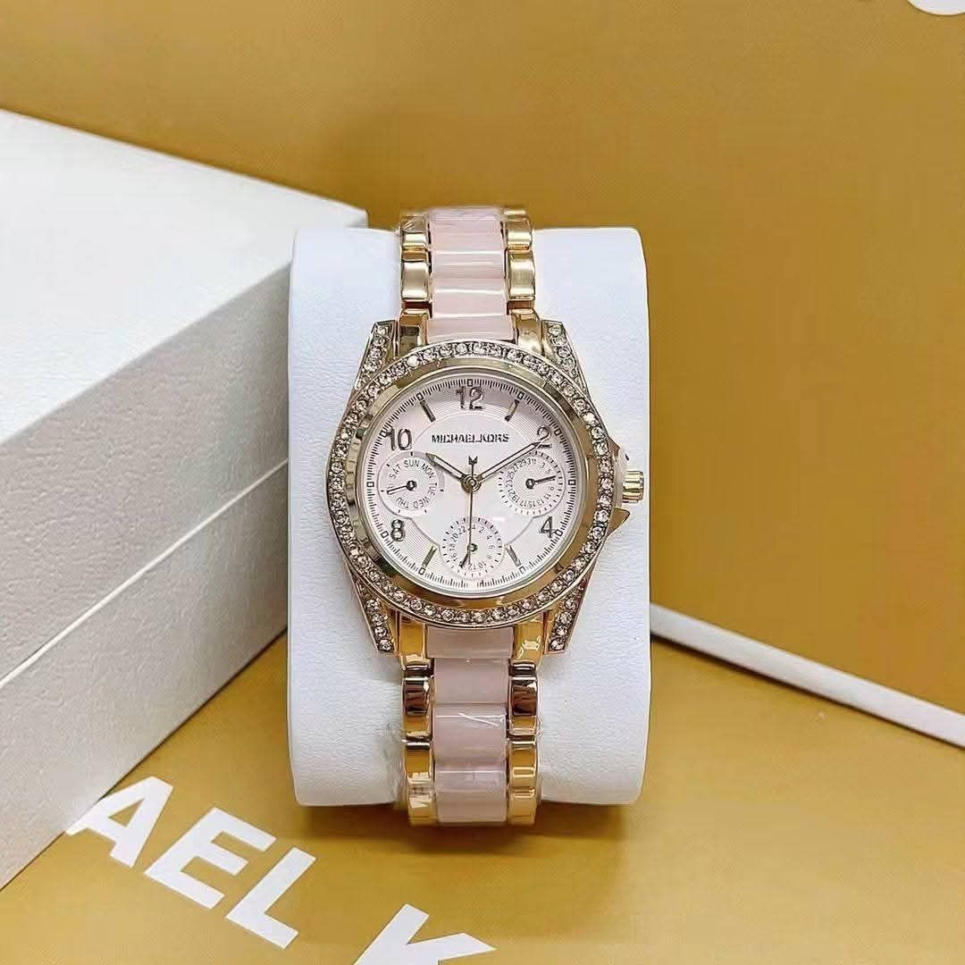 Ladies watch (Category: Women's Watches) located in Manila. Submitted by raredeer-4deb4e (Listing ID 1467484122, Image 2). Description: with box and paperbag pm for orders.