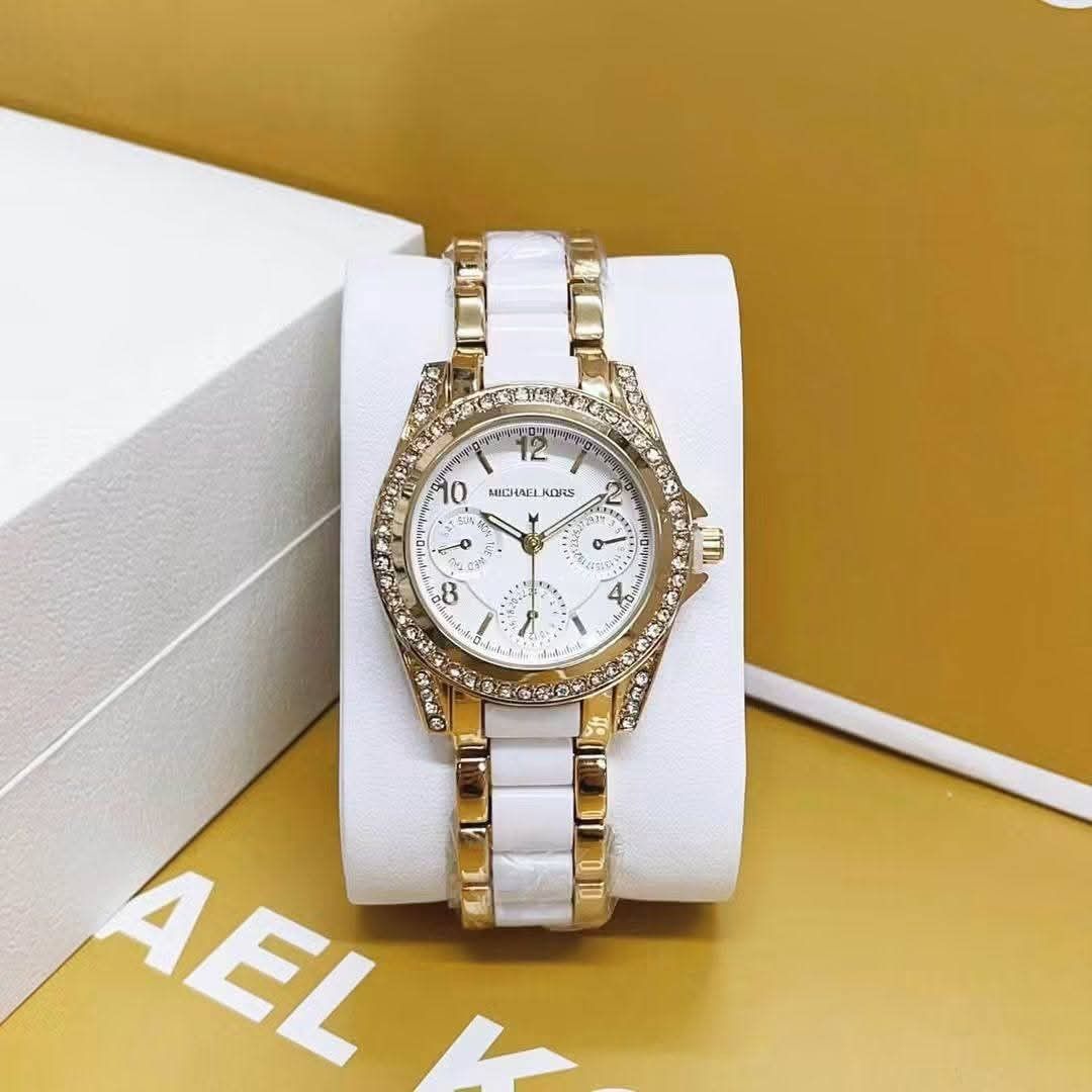 Ladies watch (Category: Women's Watches) located in Manila. Submitted by raredeer-4deb4e (Listing ID 1467484122, Image 3). Description: with box and paperbag pm for orders.
