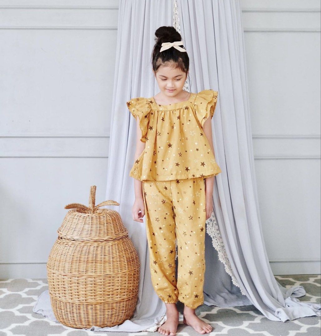 Laila and Lyra coords (Category: Babies & Kids Fashion) located in Valladolid. Submitted by shopandsellgirl (Listing ID 1467473879, Image 1). Description: Size 8.