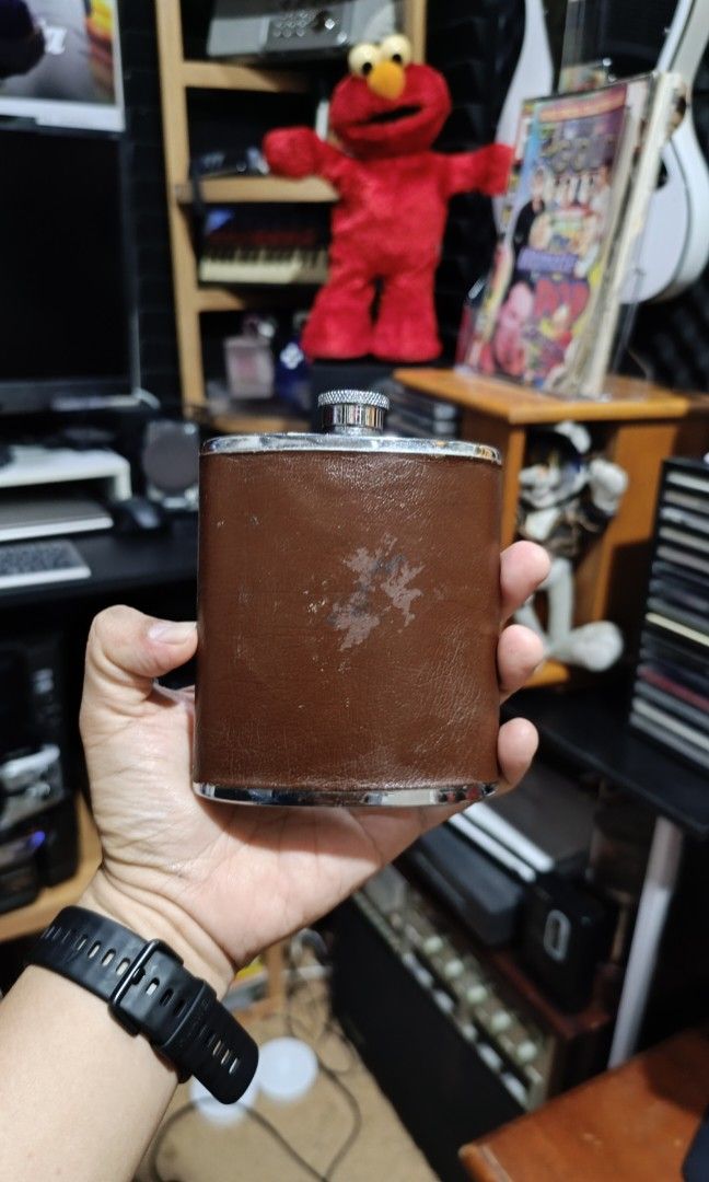 Lancer Steerhide Hip Flask (Category: Water Bottles & Tumblers) located in Midsayap. Submitted by macoy.picker (Listing ID 1467602021, Image 2). Description: Lancer Steerhide Hip Flask 300+SF.