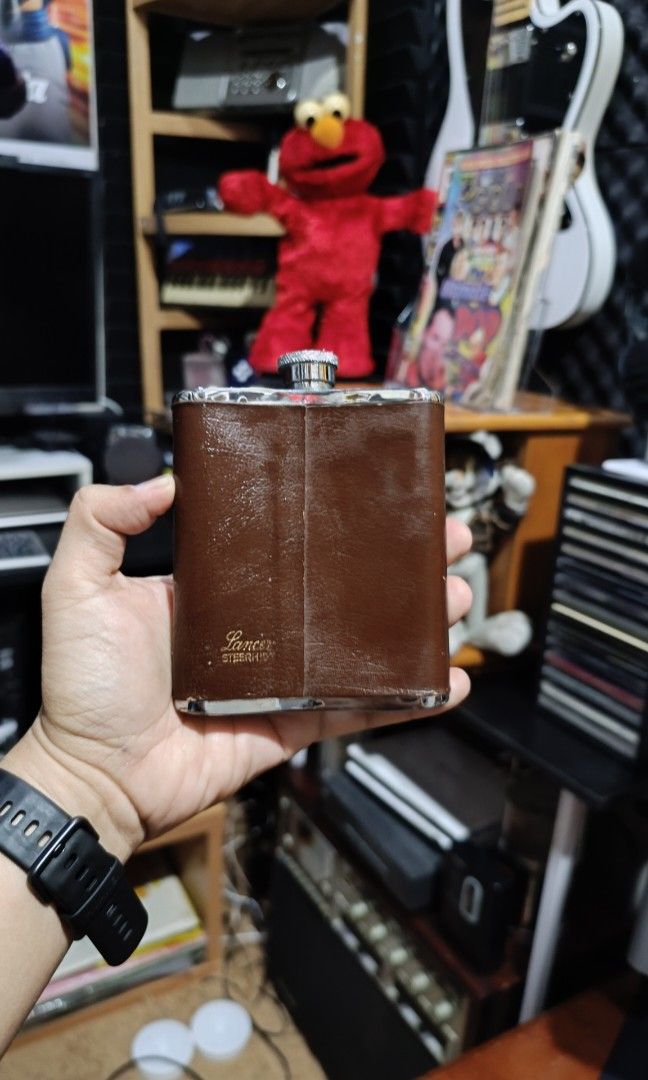 Lancer Steerhide Hip Flask (Category: Water Bottles & Tumblers) located in Midsayap. Submitted by macoy.picker (Listing ID 1467602021, Image 1). Description: Lancer Steerhide Hip Flask 300+SF.