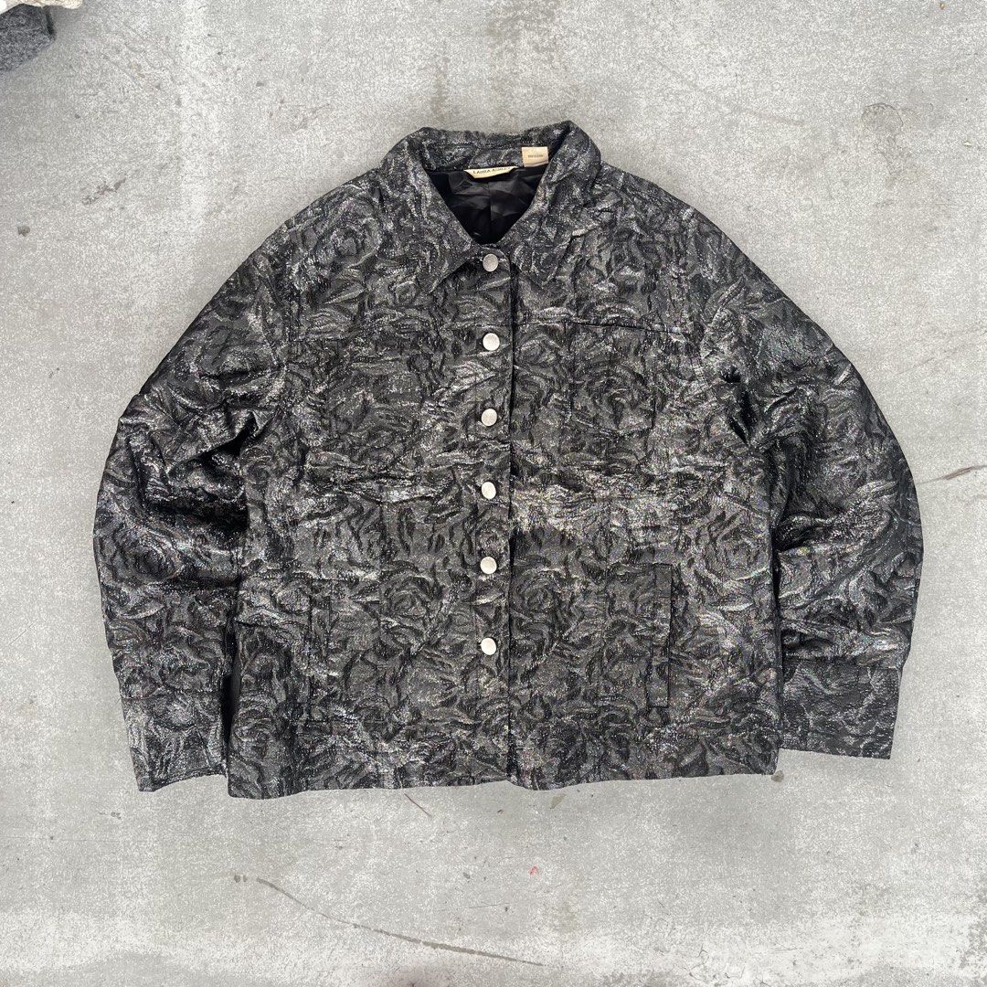Laura Ashley Metallic Rose Jacquard Jacket (Category: Coats, Jackets and Outerwear) located in General Mariano Alvarez. Submitted by aaronatas819577 (Listing ID 1467396346, Image 1). Description: - Brand: Laura Ashley - Size: Large - Color: Metallic Black - Material: Shell (65% rayon, 29% polyester, 6% metallic), Lining (100% polyester) - Design: Textured rose pattern throughout with front pockets and silver-toned buttons - Details: Fully lined i