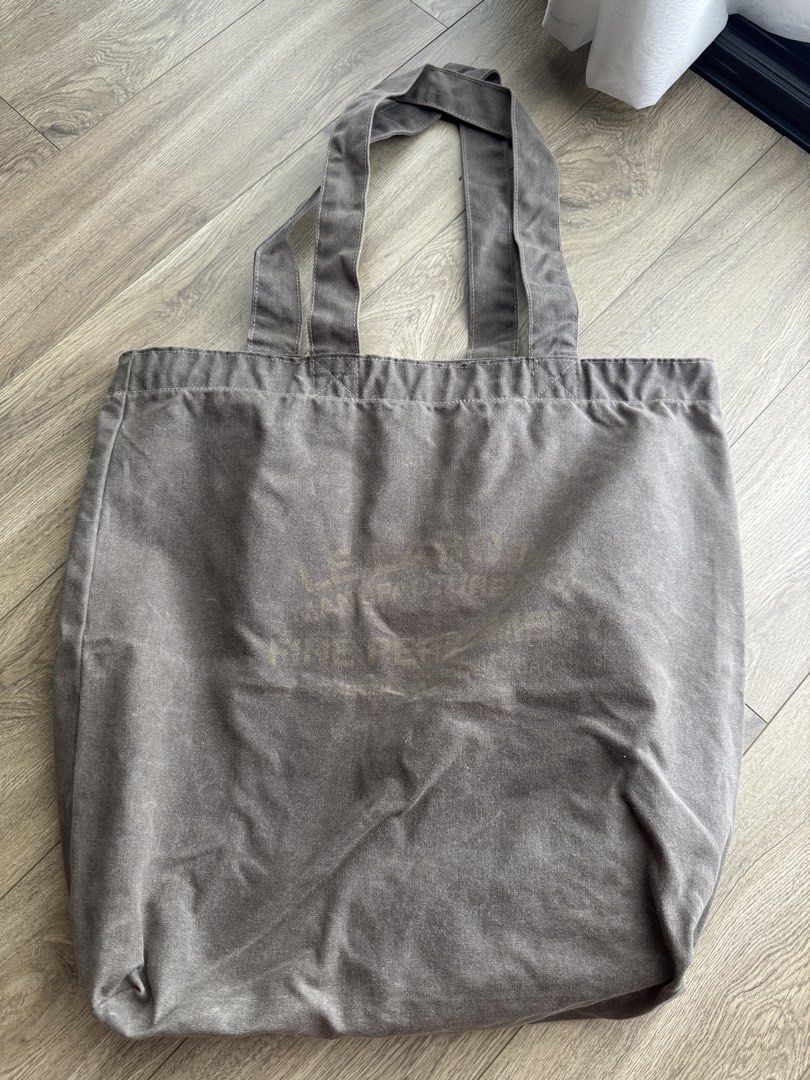 Le Labo Fine Perfumery Canvas Tote Bag (Category: Tote Bags) located in Davao. Submitted by Tineeee. (Listing ID 1467372530, Image 1). Description: - Brand: Le Labo - Color: Dark Grey / Charcoal - Material: Sturdy, durable canvas - Design: Vintage-style apothecary graphic on the front - Features: Comfortable shoulder straps and a spacious interior - Condition: Clean fabric with minimal signs of wear - Best for: Daily essentials, books, groceries,