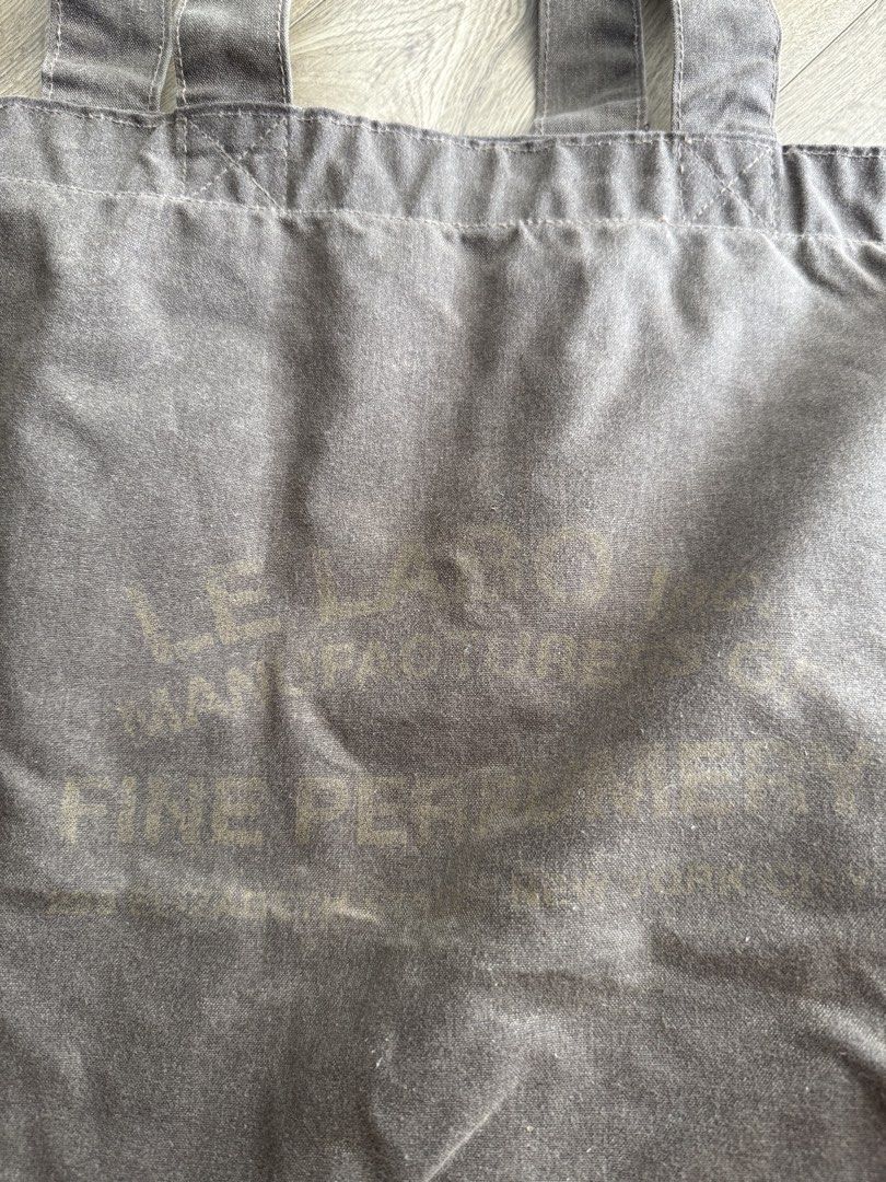 Le Labo Fine Perfumery Canvas Tote Bag (Category: Tote Bags) located in Davao. Submitted by Tineeee. (Listing ID 1467372530, Image 2). Description: - Brand: Le Labo - Color: Dark Grey / Charcoal - Material: Sturdy, durable canvas - Design: Vintage-style apothecary graphic on the front - Features: Comfortable shoulder straps and a spacious interior - Condition: Clean fabric with minimal signs of wear - Best for: Daily essentials, books, groceries,